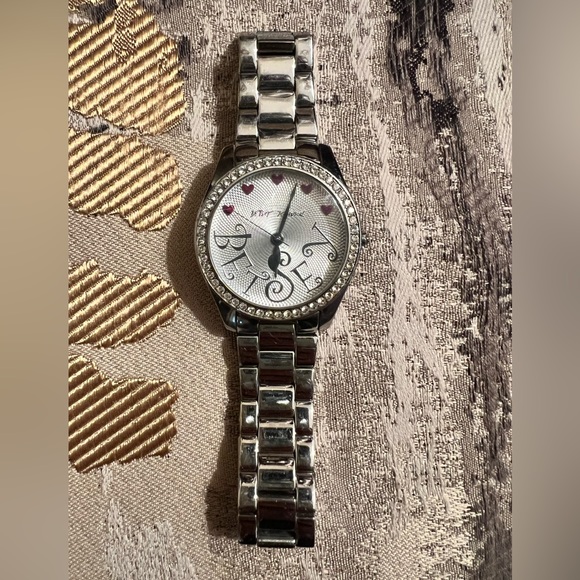 Betray Johnson Valentine’s Day watch - Picture 4 of 4